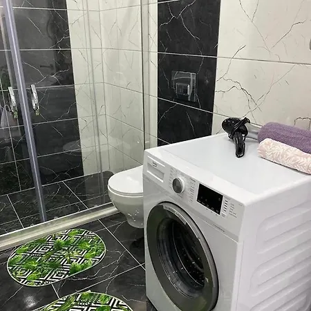 Queen Homes *
